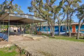 Pet-Friendly Canyon Lake Home about 3 Mi to Water!